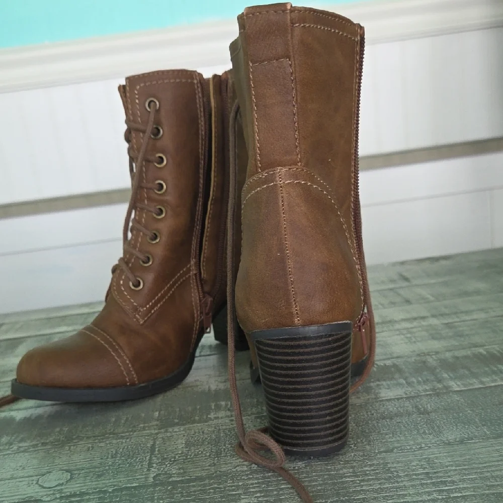 Faded Glory Brown Lace-Up Boots with Chunky Heel - Picture 7 of 8